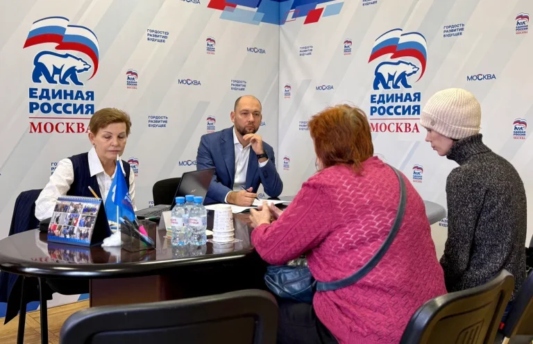 Максим Руднев провел прием граждан по вопросам материнства и детства