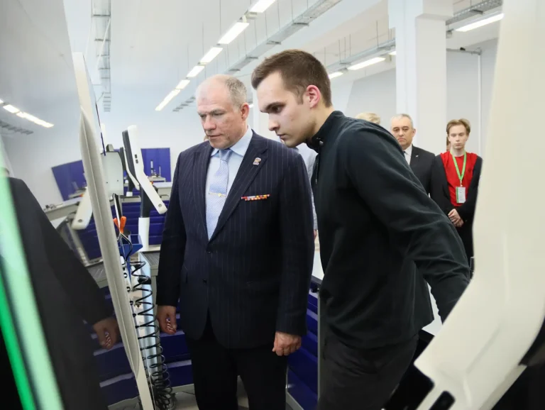 Ветеран СВО Александр Шелковой выступил организатором круглого стола о поддержке технических волонтерских разработок для бойцов СВО