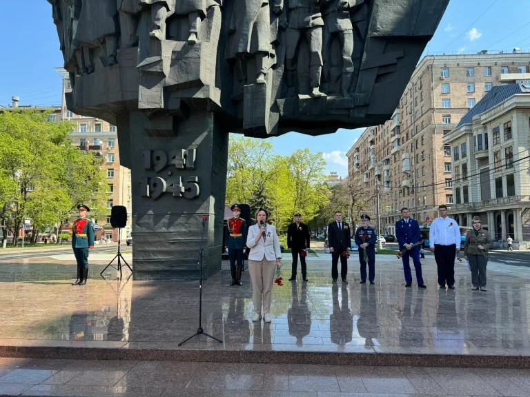 Депутат Госдумы Светлана Разворотнева приняла участие в памятных акциях ко Дню Победы