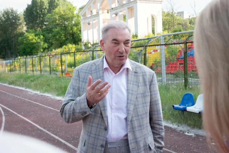 Депутат Госдумы Владислав Третьяк провел первое заседание общественного совета по воссозданию стадиона «Крылья Советов» в Соколиной Горе
