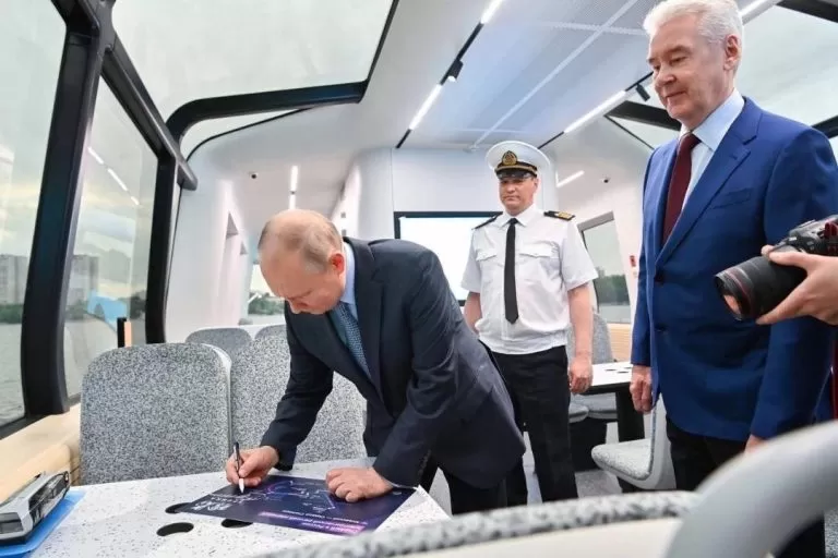Владимир Путин и Сергей Собянин запустили круглогодичный речной маршрут по Москве-реке