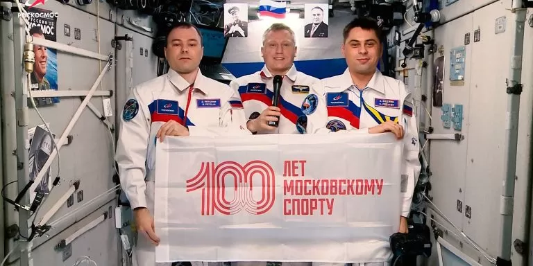 Российские космонавты записали на МКС видеообращение в честь столетия московского спорта