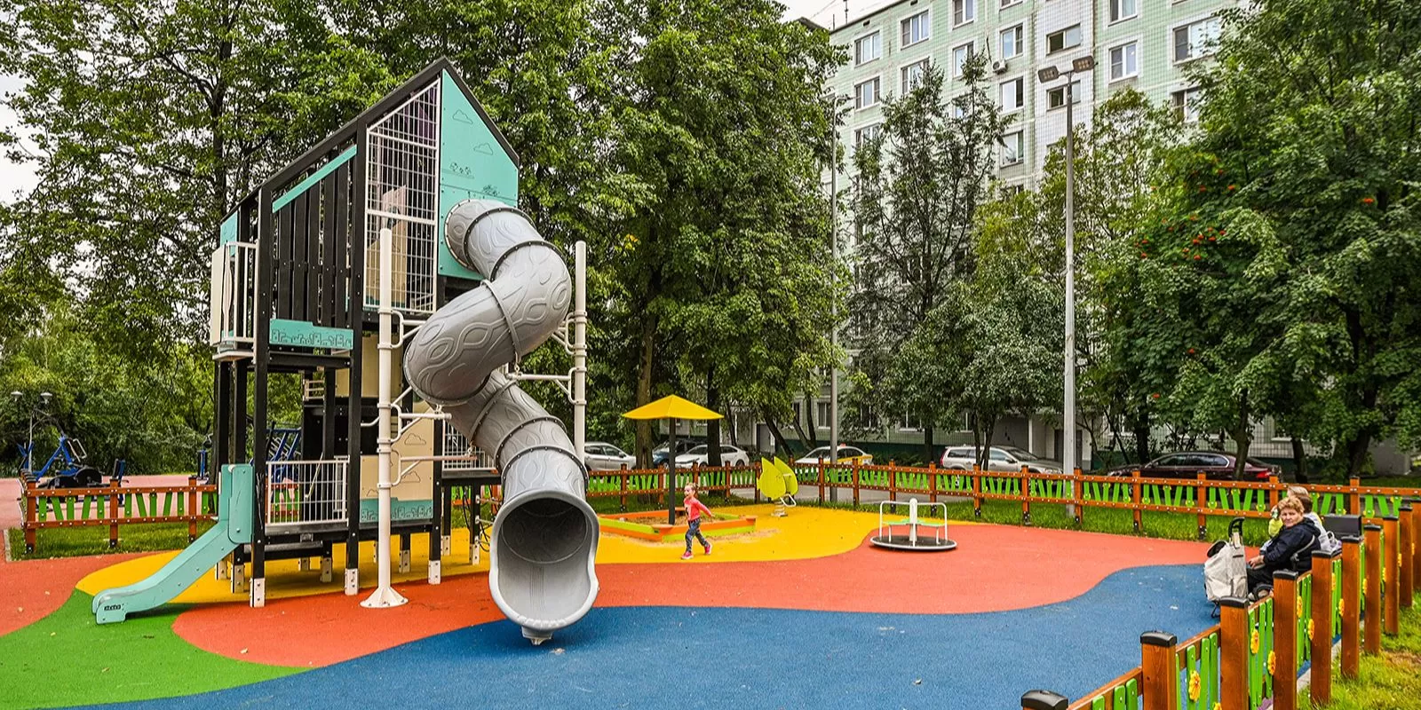 Специалисты комплекса городского хозяйства выполнили более 70 процентов работ по благоустройству столичных дворов