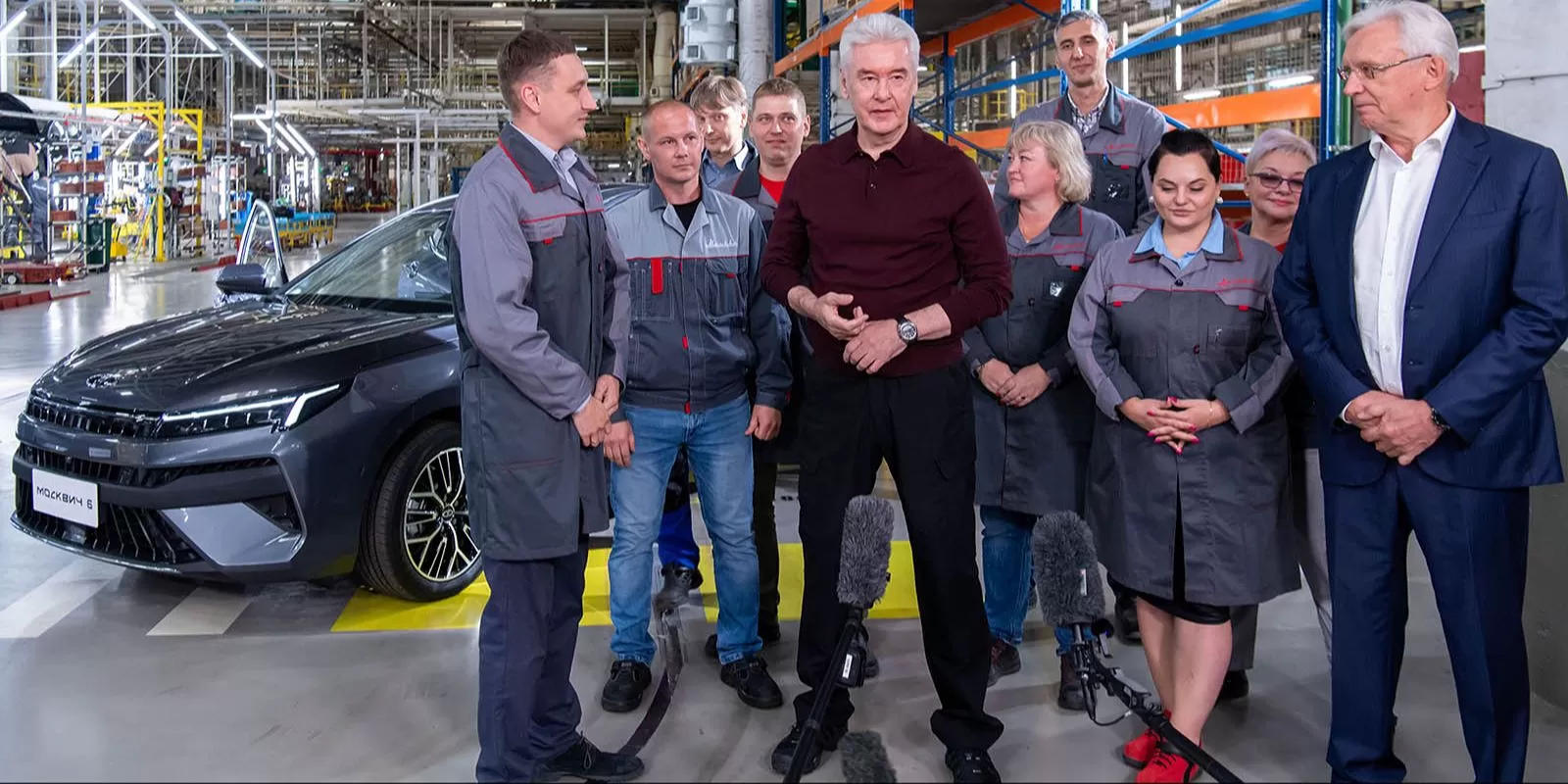 На автозаводе «Москвич» дан старт серийной сборке новой модели автомобиля — седана «Москвич-6»
