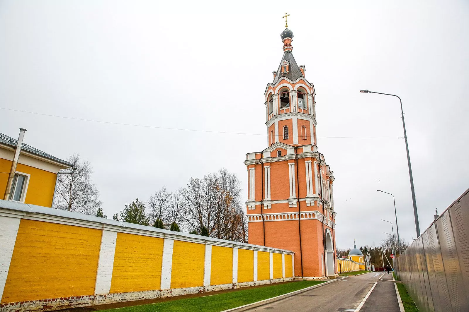 Территорию в ТиНАО возле Троице-Одигитриевского женского монастыря Зосимова пустынь благоустроили
