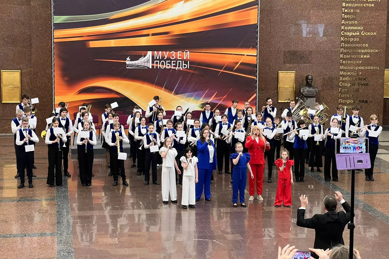 День защитника Отечества: как Москва отметила 23 Февраля