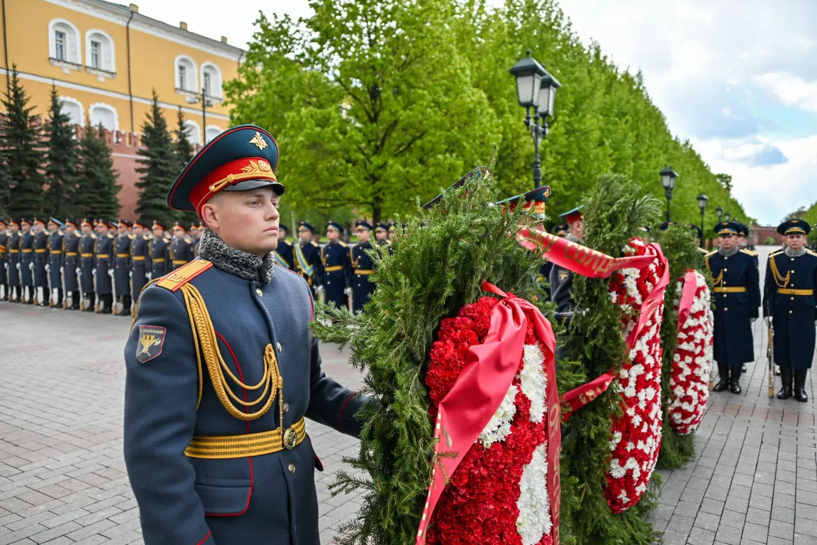 Собянин возложил венки и цветы к Могиле Неизвестного Солдата и памятнику Жукову