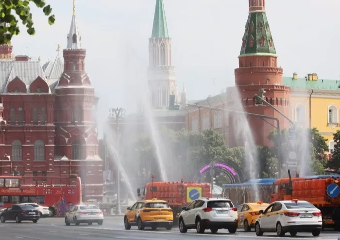 Москвичей предупредили о жаре в четверг и смене погоды в пятницу