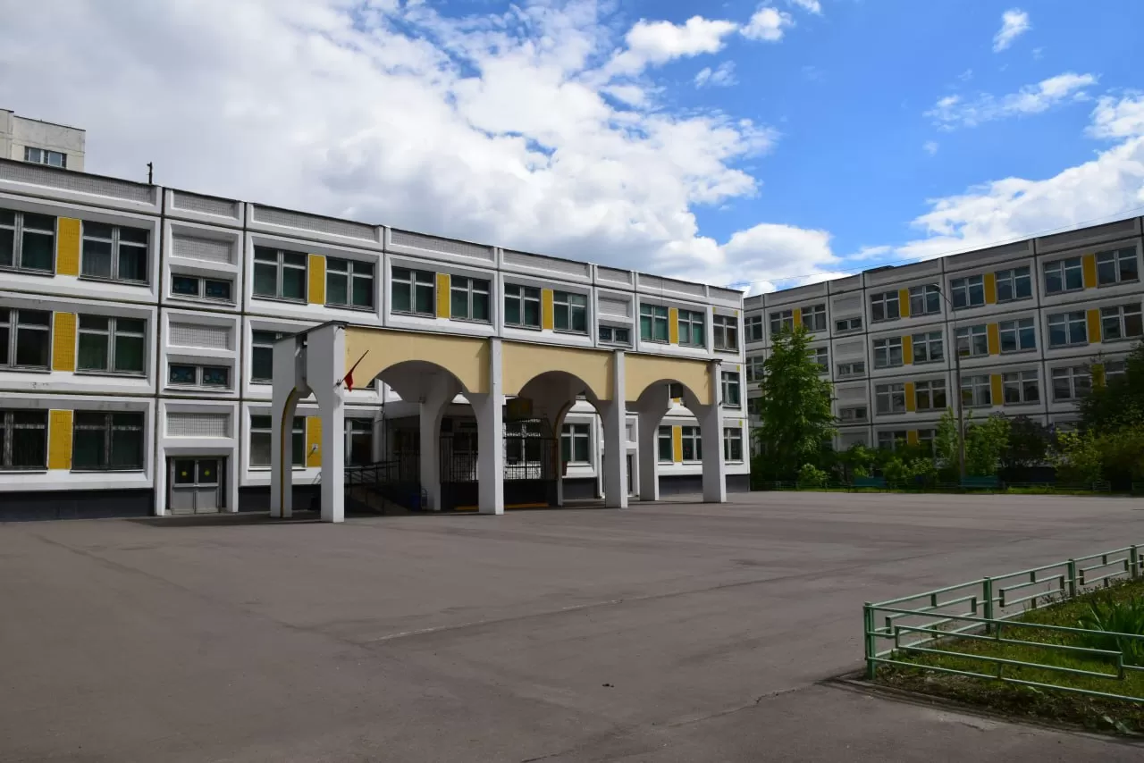 Депутат МГД Людмила Стебенкова поможет с благоустройством территории рядом со школой в Печатниках