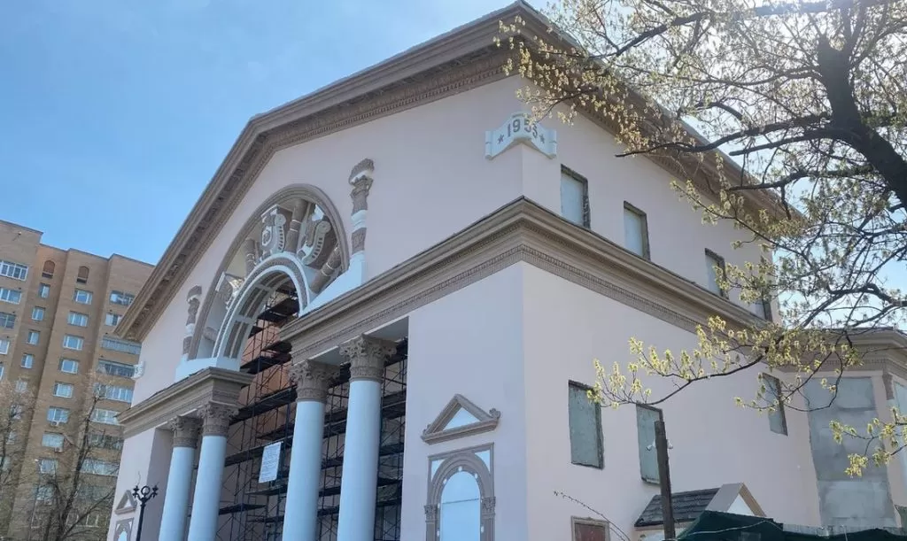 На востоке Москвы продолжается реставрация кинотеатра «Слава»