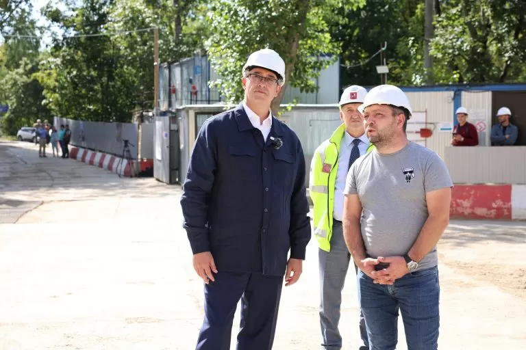 Председатель МГД Шапошников осмотрел ход строительства новой школы в Свиблово
