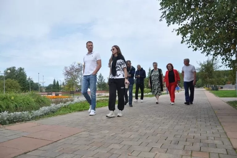 Депутат Валерий Головченко проинспектировал завершение работ по реконструкции парка «Красная Пахра»
