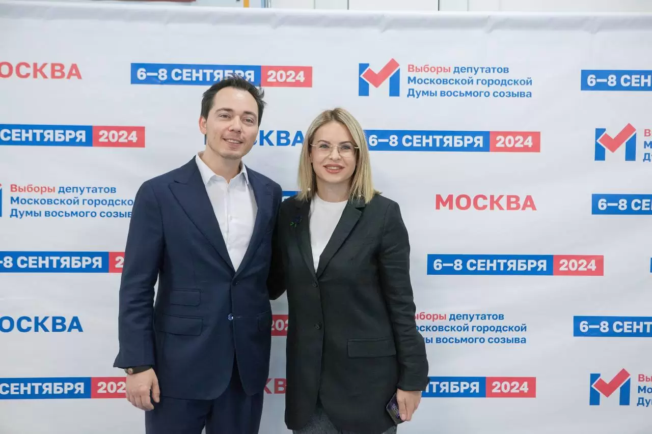 Родион Газманов проголосовал с помощью ТЭГ на участке на выборах в Мосгордуму