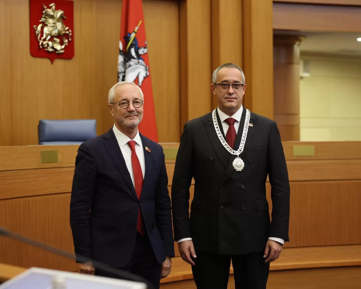 Председателем столичного парламента избран Алексей Шапошников