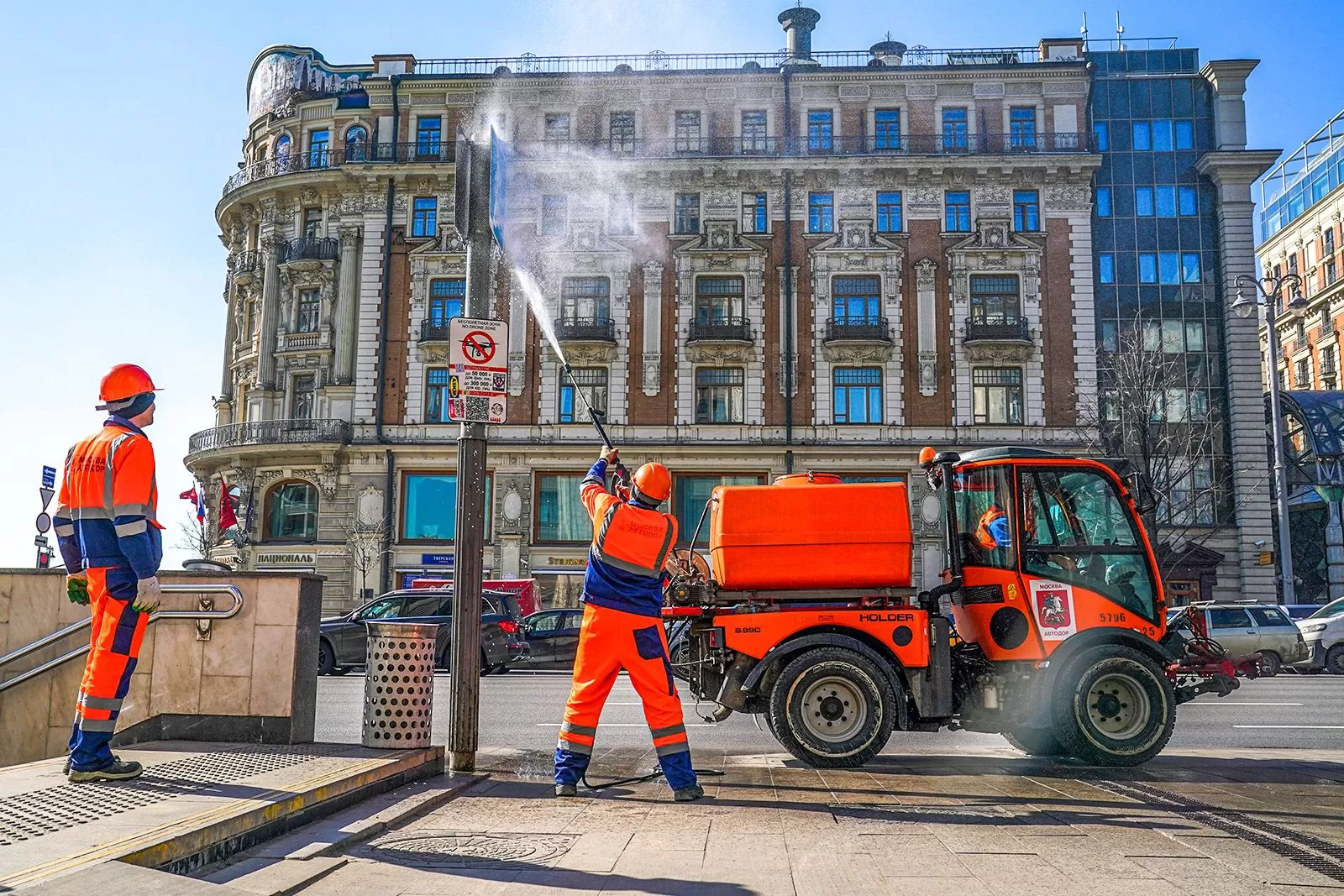 Мэр Москвы рассказал, как работники дорожного хозяйства помогают городу