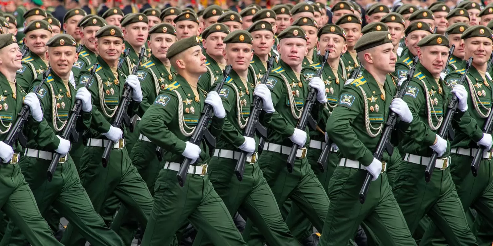 Сергей Собянин поздравил военнослужащих с Днем защитника Отечества