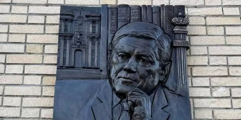 В Гагаринском районе Москвы открыли мемориальную доску Вячеславу Михайловичу Лебедеву
