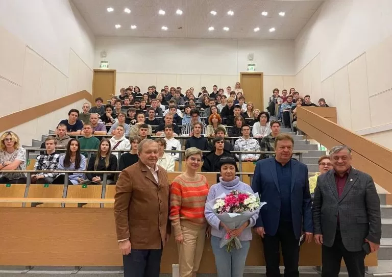 Муниципальный депутат Светлана Матвеева представила поэтический сборник «Русские идут»