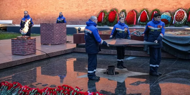 Собянин: На Могиле Неизвестного Солдата прошла профилактика Вечного огня