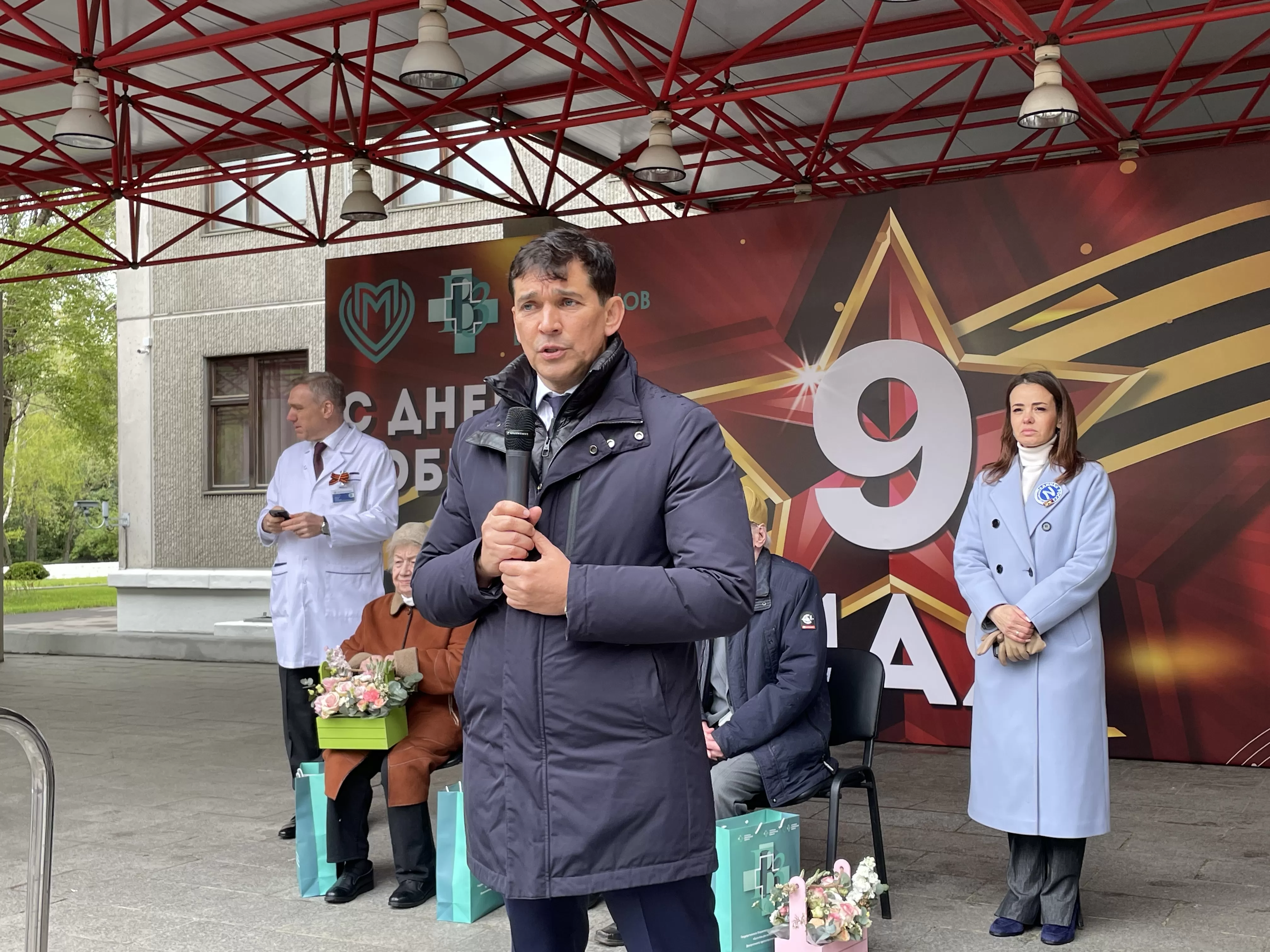 Волонтеры «Единой России» оказали помощь в проведении концерта, приуроченного к юбилею Победы