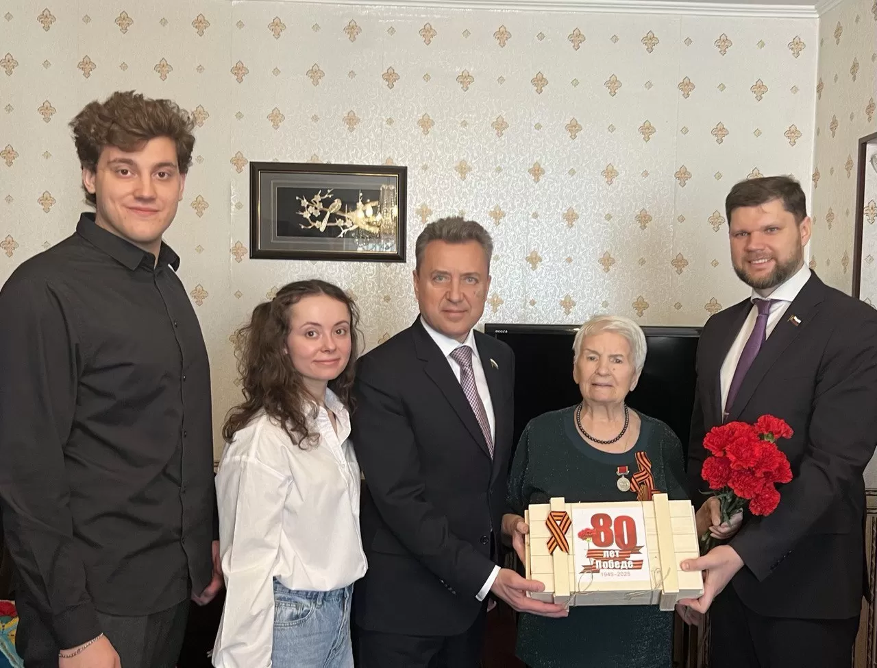 Анатолий Выборный в канун 80-летия Великой Победы поздравил ветеранов Великой Отечественной войны