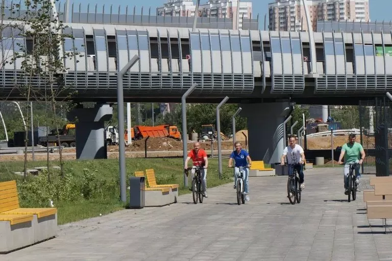Депутаты Южного округа осмотрели район Царицыно на велосипедах