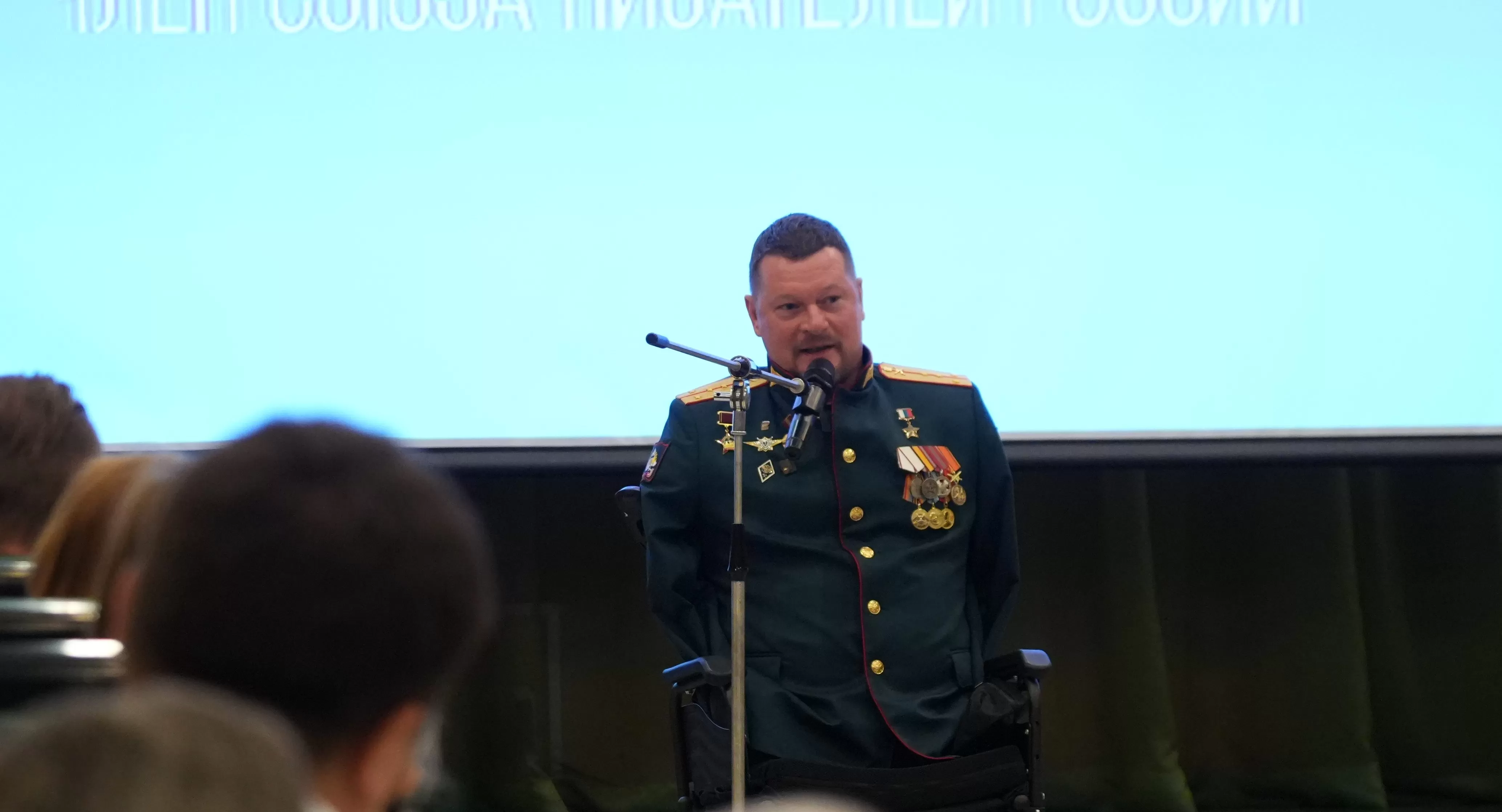 Герой России Максим Бахарев встретился с молодежью в Музее Вооруженных сил Российской Федерации