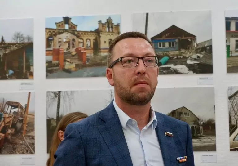 В галерее-мастерской «Варшавка» открылась фотовыставка на основе личного архива участника СВО, депутата Павла Шутова