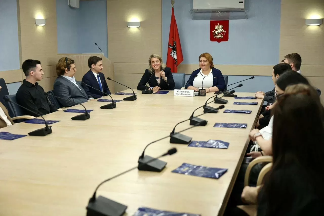 Депутат Ольга Мельникова пригласила студентов РТУ МИРЭА на экскурсию по Московской городской Думе