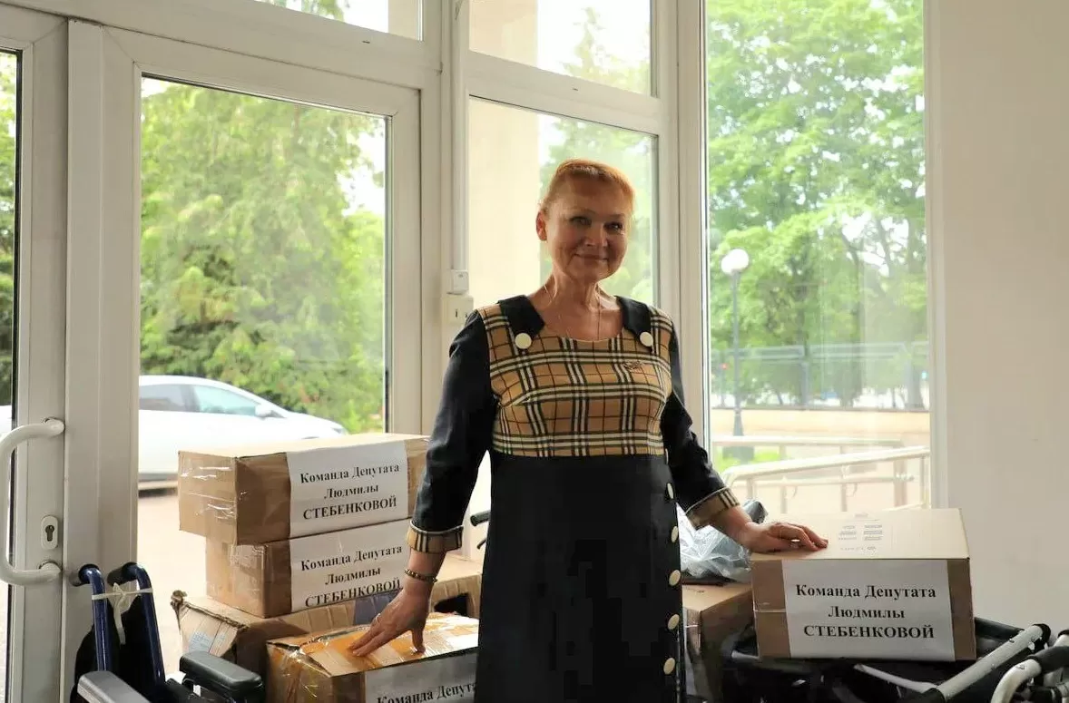 Людмила Стебенкова передала в Московское реготделение «Единой России» гуманитарную помощь для бойцов СВО