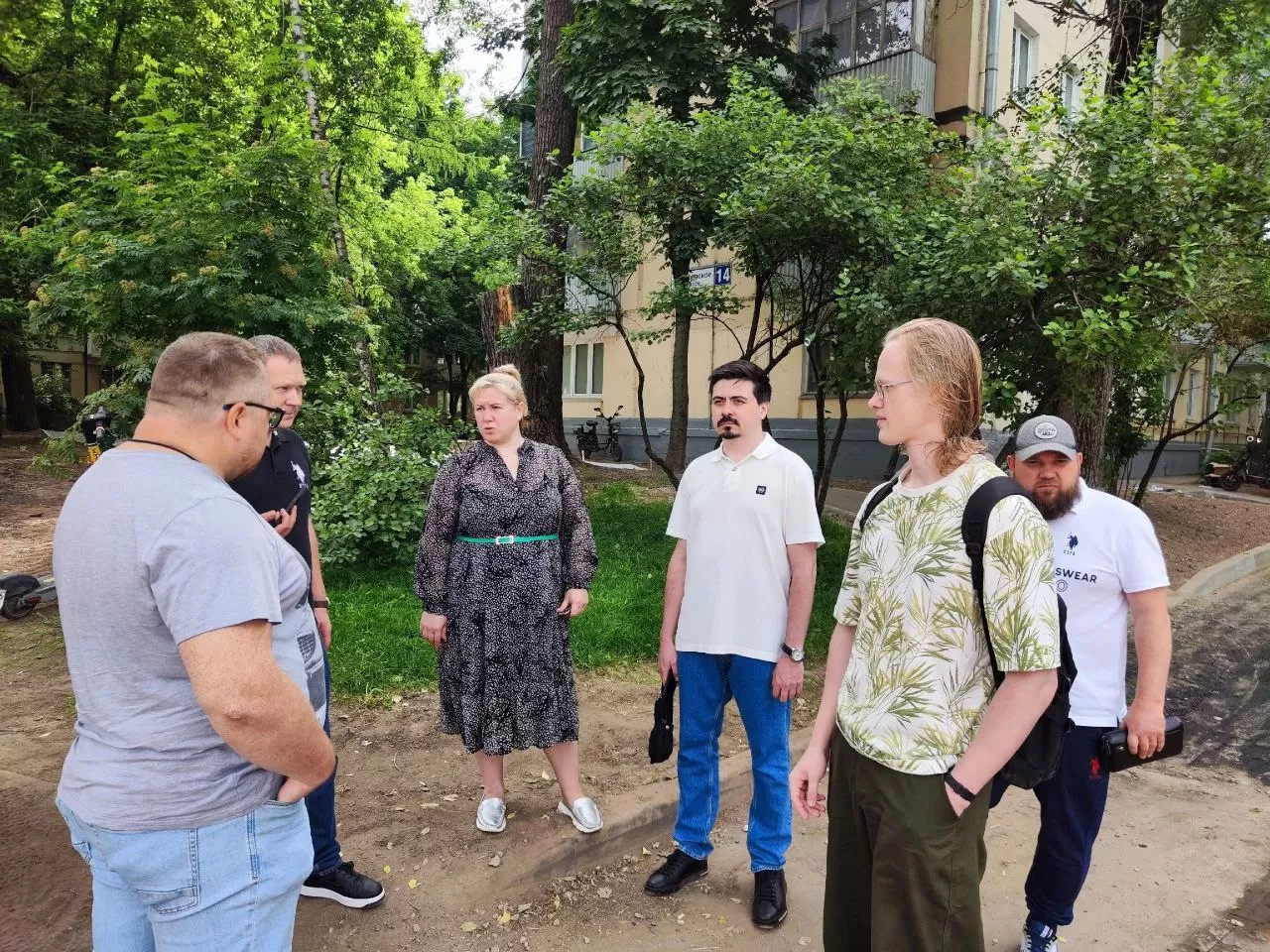 Столичные муниципальные депутаты помогают москвичам в партийных приёмных «Единой России»