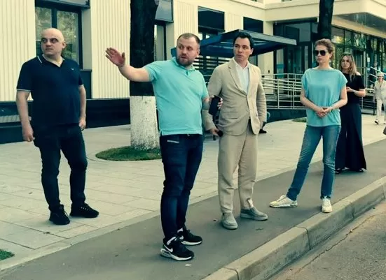 Родион Газманов помог организовать безопасный подъезд к городской поликлинике на западе Москвы