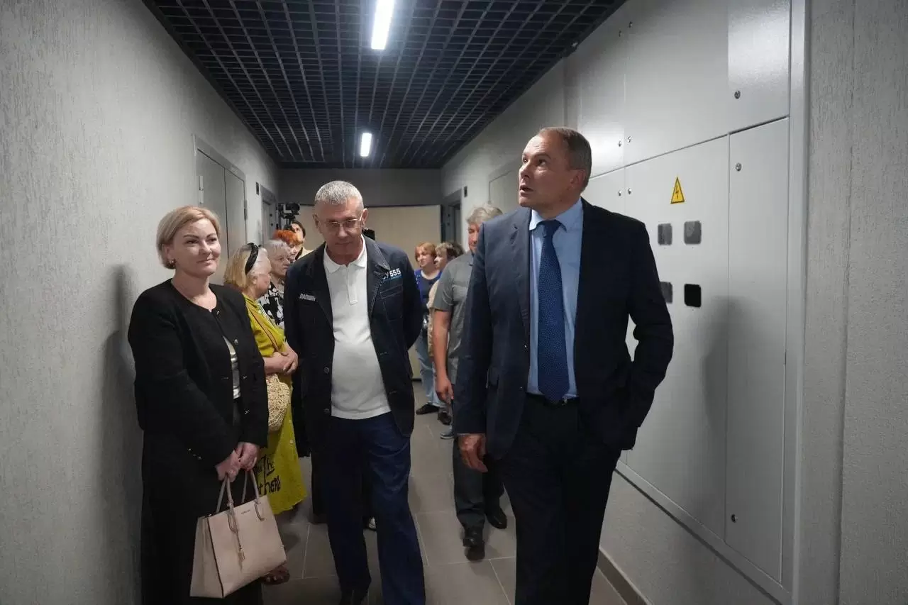 Петр Толстой встретился с жильцами реновационного дома в ЮВАО