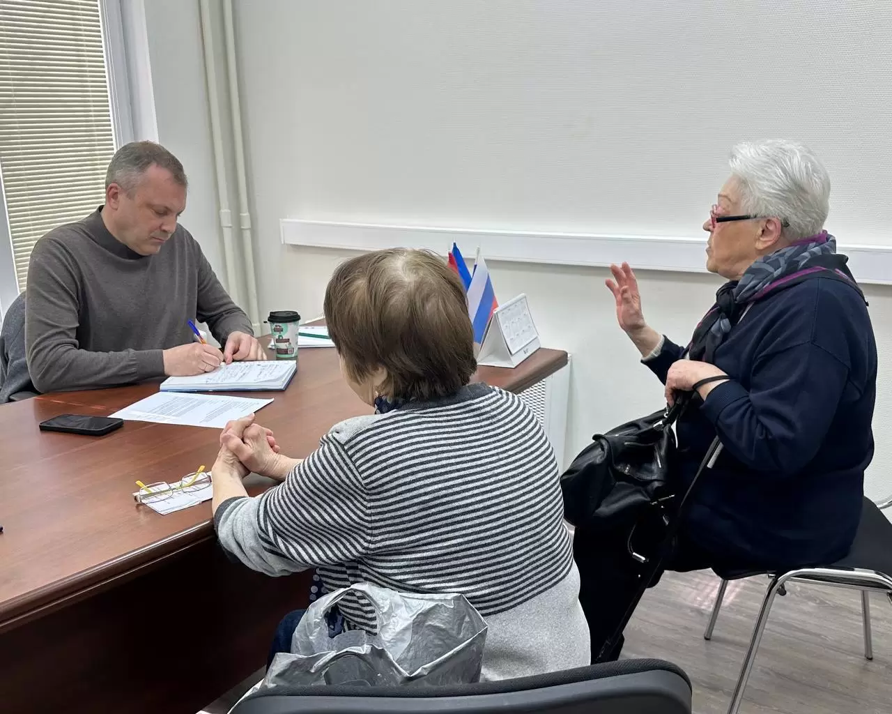 Депутат Госдумы Евгений Попов помог жителям Кунцева решить проблему с нарушителями ночной тишины