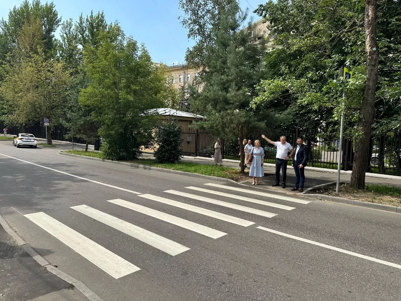 Депутат Госдумы Александр Мажуга помог жителям решить вопрос с обустройством пешеходного перехода