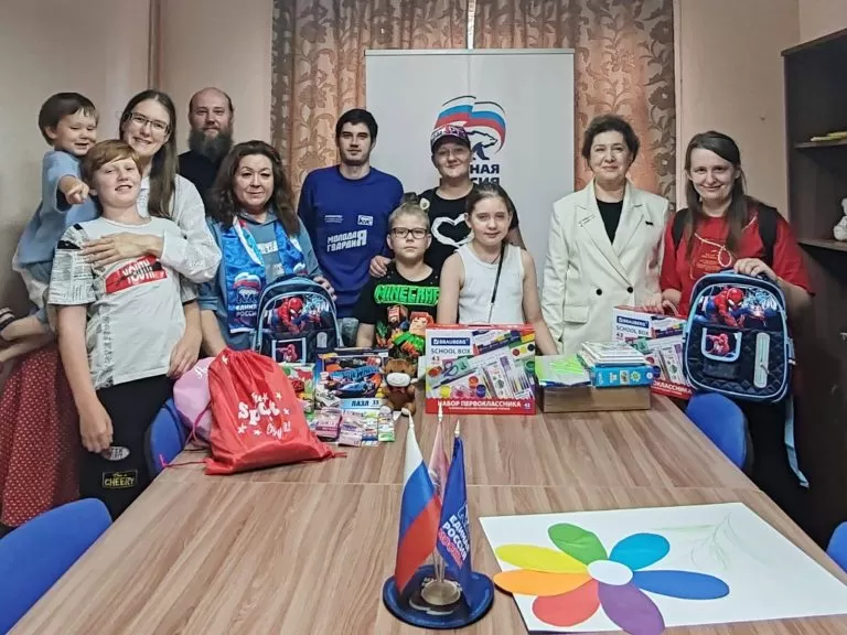 Муниципальные  депутаты юго-запада Москвы помогает семьям подготовиться к школе