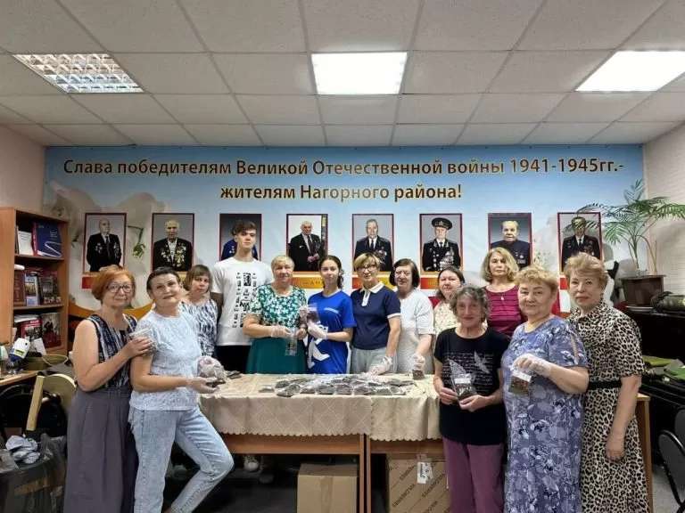 Активистки из Южного округа Москвы собрали чайный купаж для бойцов СВО