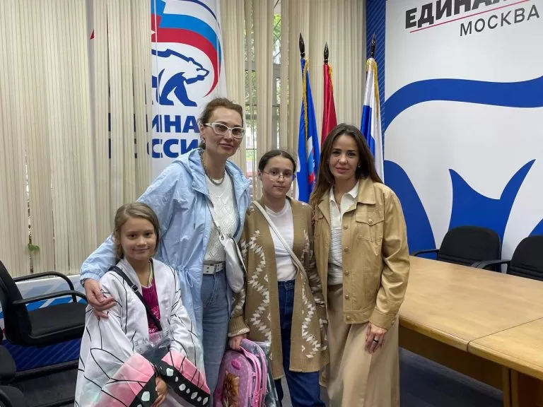 Бизнес и «Единая Россия» в СВАО помогли собрать в школу детей военнослужащих