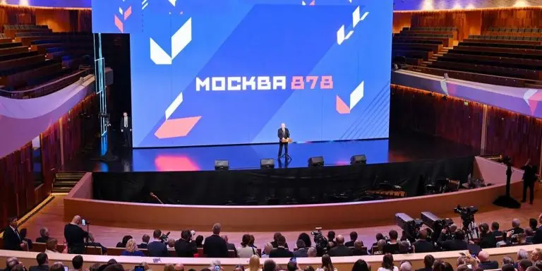 Москва уверенно держит курс в будущее — Владимир Путин
