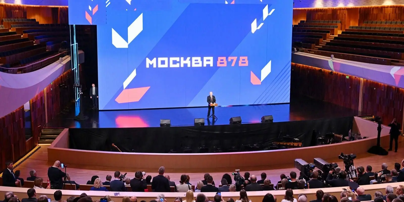 Москва уверенно держит курс в будущее — Владимир Путин