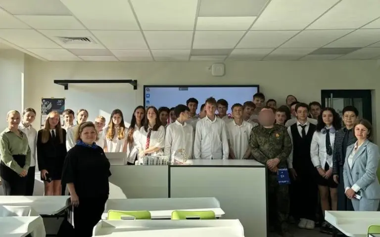 Участник СВО провел «Урок мужества» для девятиклассников из района Новокосино