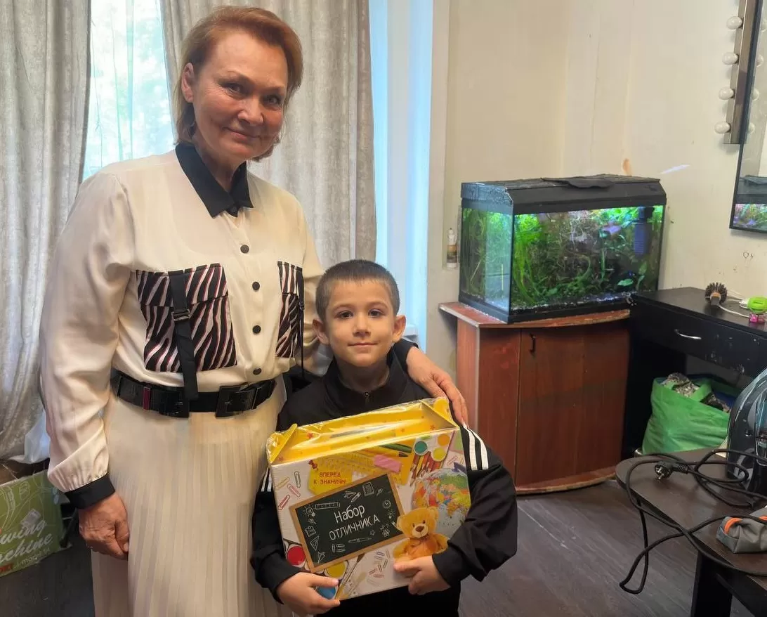Людмила Стебенкова вручила подарки к 1 Сентября школьникам из ЮВАО
