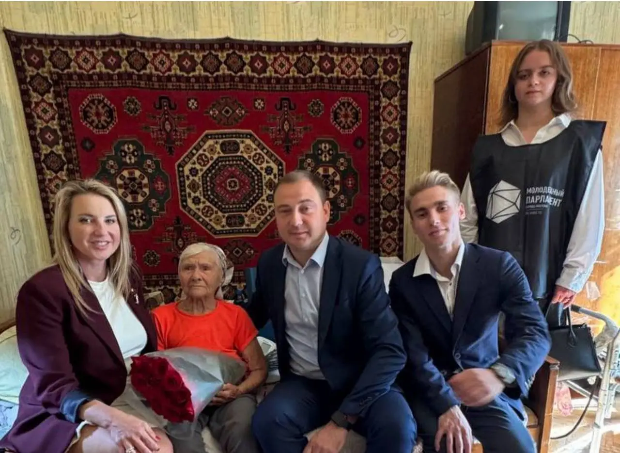 Ирина Слуцкая поздравила ветерана Великой Отечественной войны Анастасию Жукову с вековым юбилеем