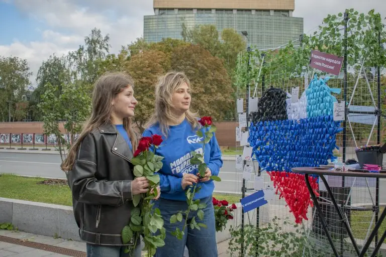 «Донбасс в сердце»: Молодогвардейцы Москвы открыли интерактивную площадку, посвященную воссоединению исторических регионов с Россией