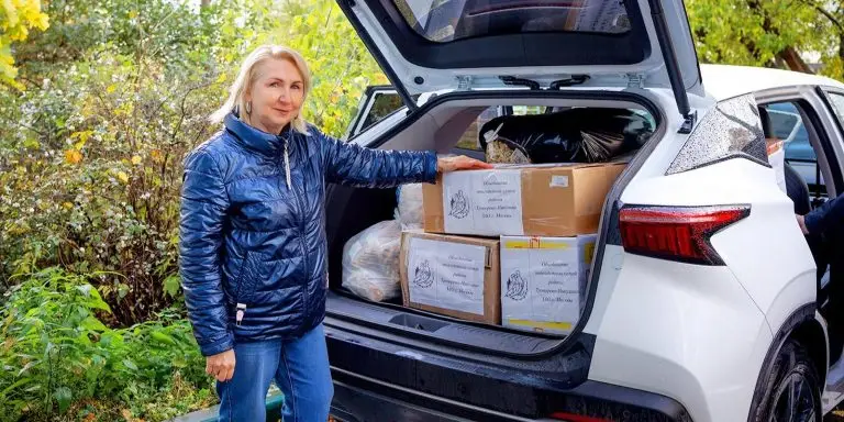 Многодетные семьи Тропарево-Никулина отправили в зону СВО более 100 тонн помощи
