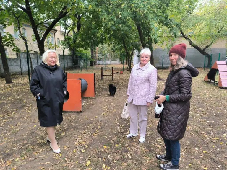При содействии муниципальных депутатов в районе Выхино-Жулебино открыта площадка для выгула собак