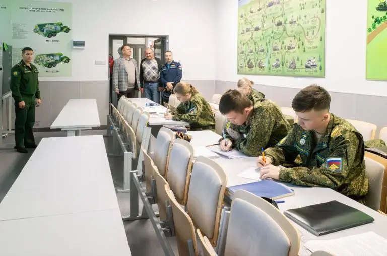 Андрей Титов посетил военный учебный центр при НИУ «МИЭТ»