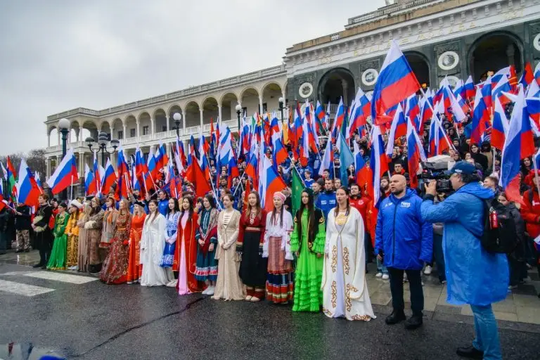 В День народного единства МГЕР и «Волонтёрская Рота» провели в Москве праздничное шествие