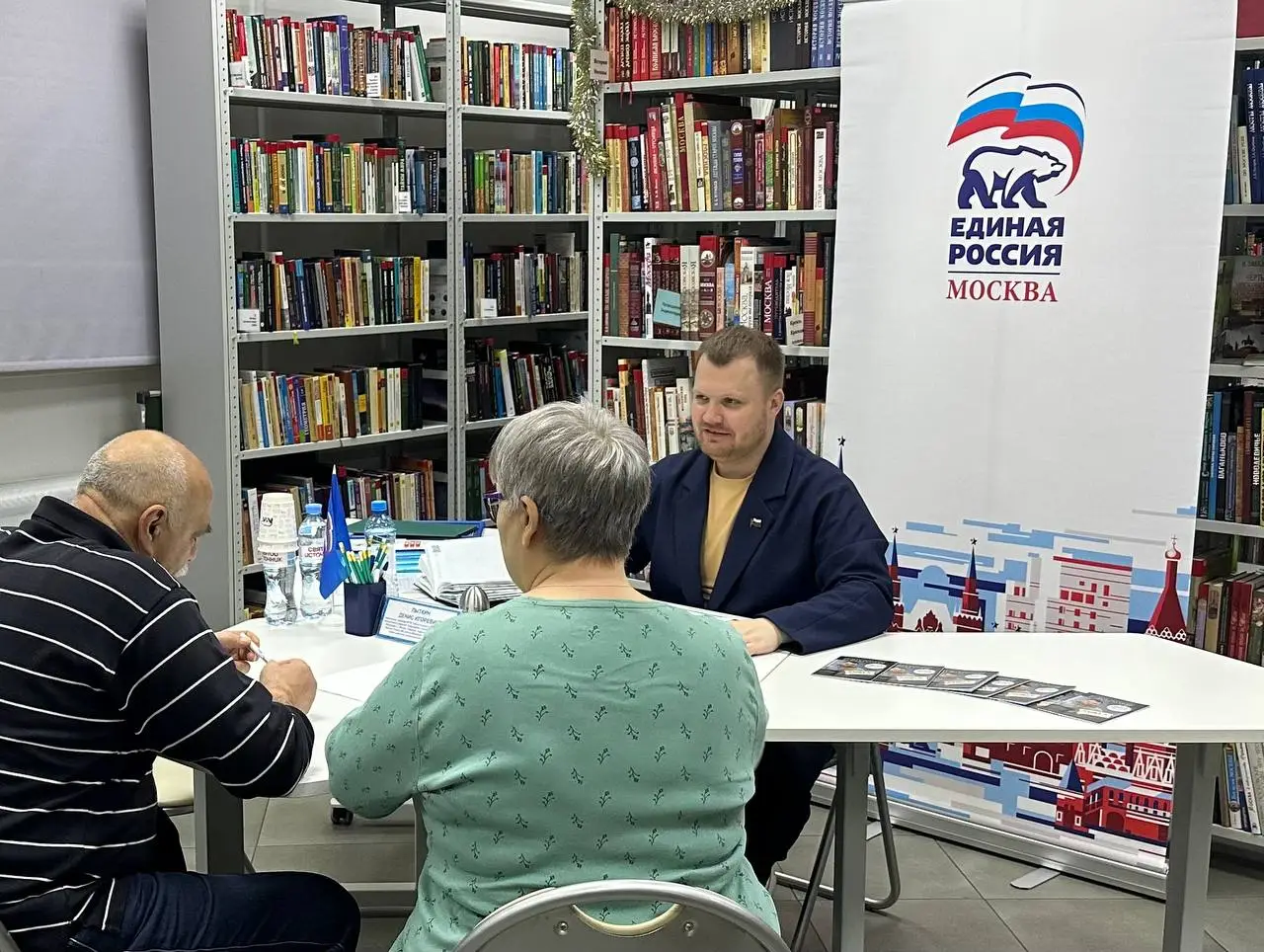В московских общественных приемных муниципальные депутаты помогли жителям решить вопросы ЖКХ