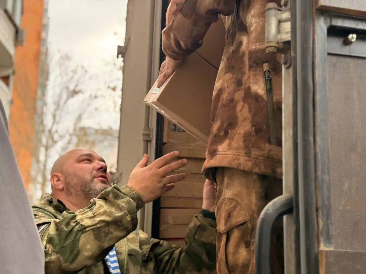 Ко Дню народного единства москвичи отправили гуманитарную помощь бойцам на передовую
